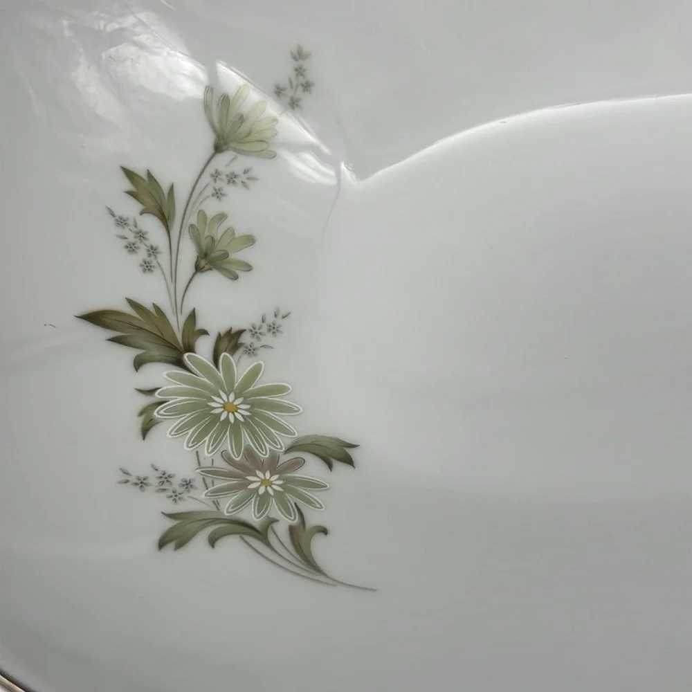 Noritake Soroya 6853 Oval Serving Dish‎ Light Green Daisy Simple Floral Pattern